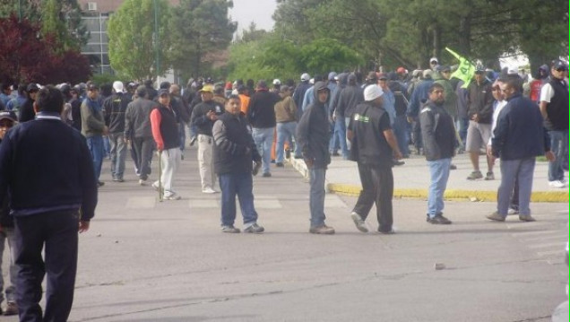 imagen Café Universidad - Represión a manifestantes antimineros en Chubut - Javier Rodríguez Pardo