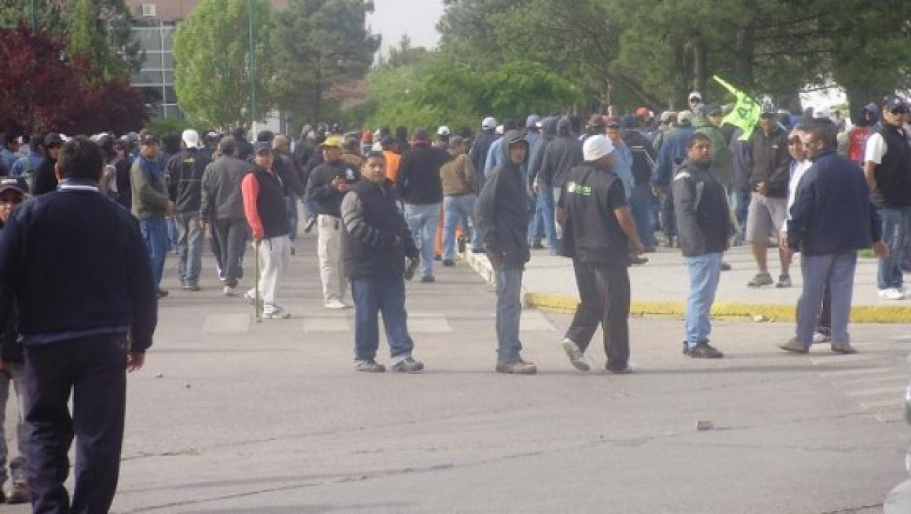 imagen Café Universidad - Represión a manifestantes antimineros en Chubut - Javier Rodríguez Pardo