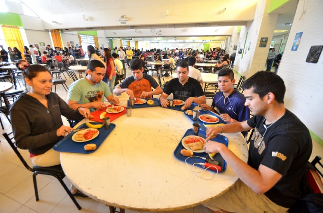 imagen Estudiantes en alerta por posible aumento de la bandeja en el Comedor Universitario