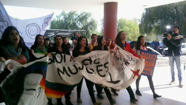 imagen Se manifestaron en el Consejo Superior contra el juez y docente Uliarte