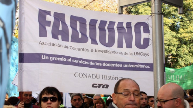 imagen Marcha federal y cuarto intermedio para negociar la paritaria docente