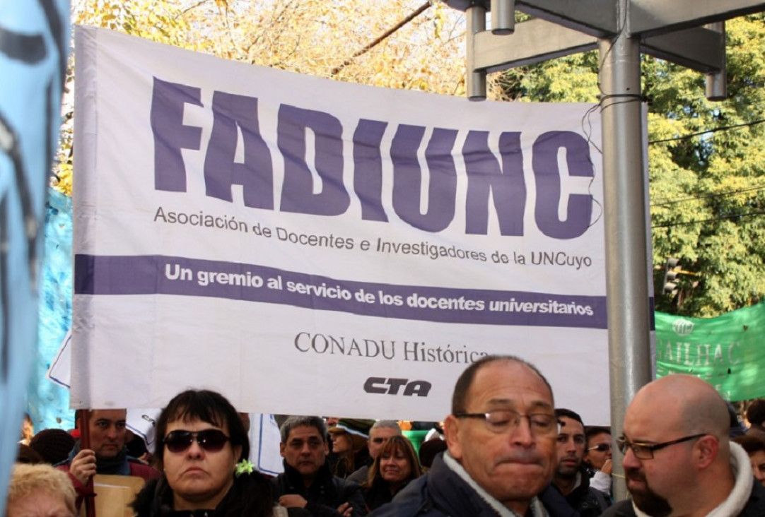 imagen Marcha federal y cuarto intermedio para negociar la paritaria docente