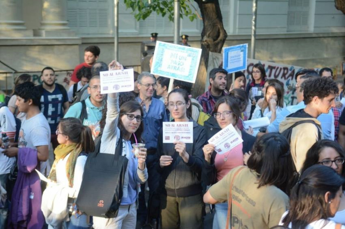 imagen Continúan los reclamos por el presupuesto de investigadores del CONICET
