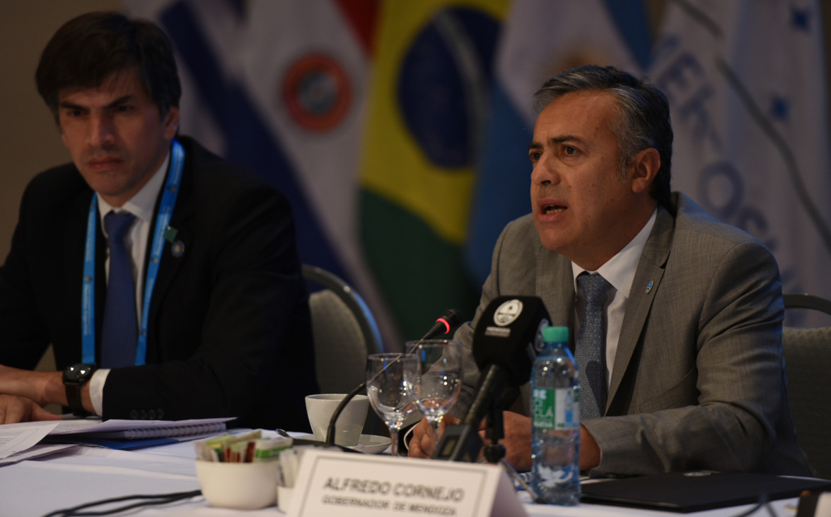 imagen Escuchá lo que dijeron Cornejo y empresarios en la apertura de la Cumbre
