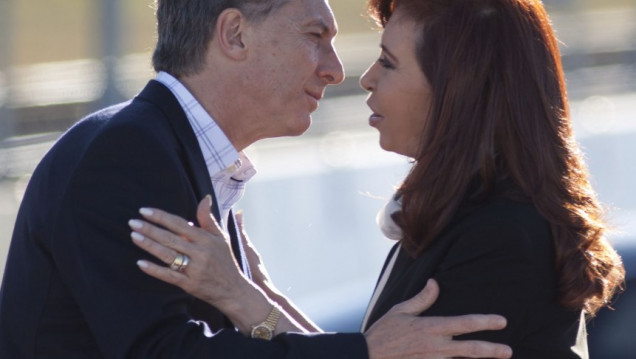imagen Macri y Cristina bajaron 10 puntos su imagen positiva