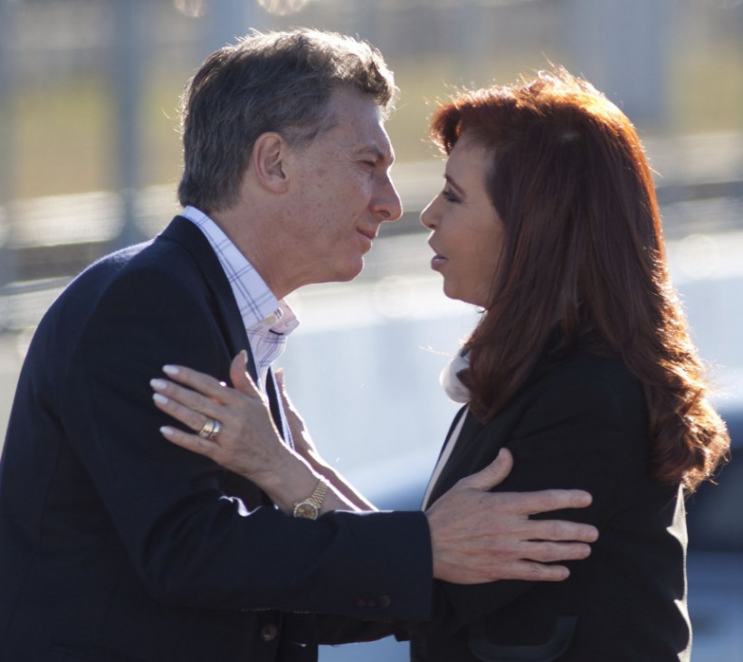 imagen Macri y Cristina bajaron 10 puntos su imagen positiva