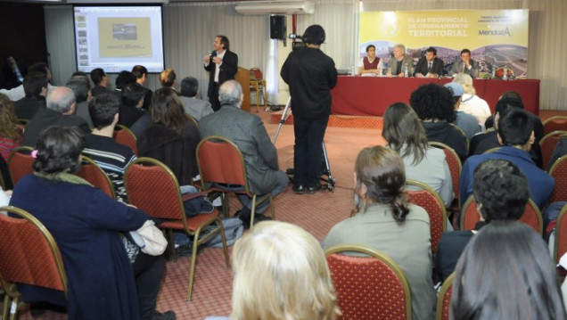 imagen Ordenamiento Territorial: "Se considera como amenaza a los servicios hidrológicos frente a la minería metalífera", señaló Pilar Castilla (AMPAP)