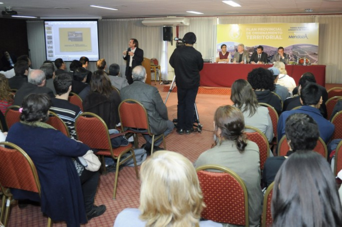 imagen Ordenamiento Territorial: "Se considera como amenaza a los servicios hidrológicos frente a la minería metalífera", señaló Pilar Castilla (AMPAP)