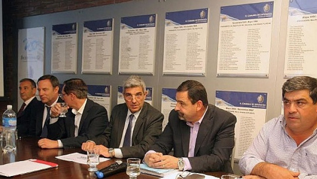 imagen Leyes de Avalúo e Impositiva:"El gobierno se encuentra en una situación de asfixia autoinflingida", dice la oposición
