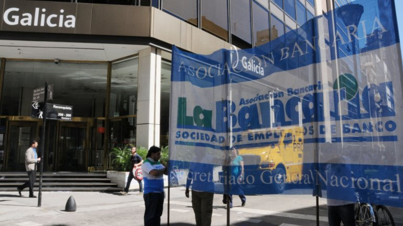 imagen La Bancaria para por 24 horas