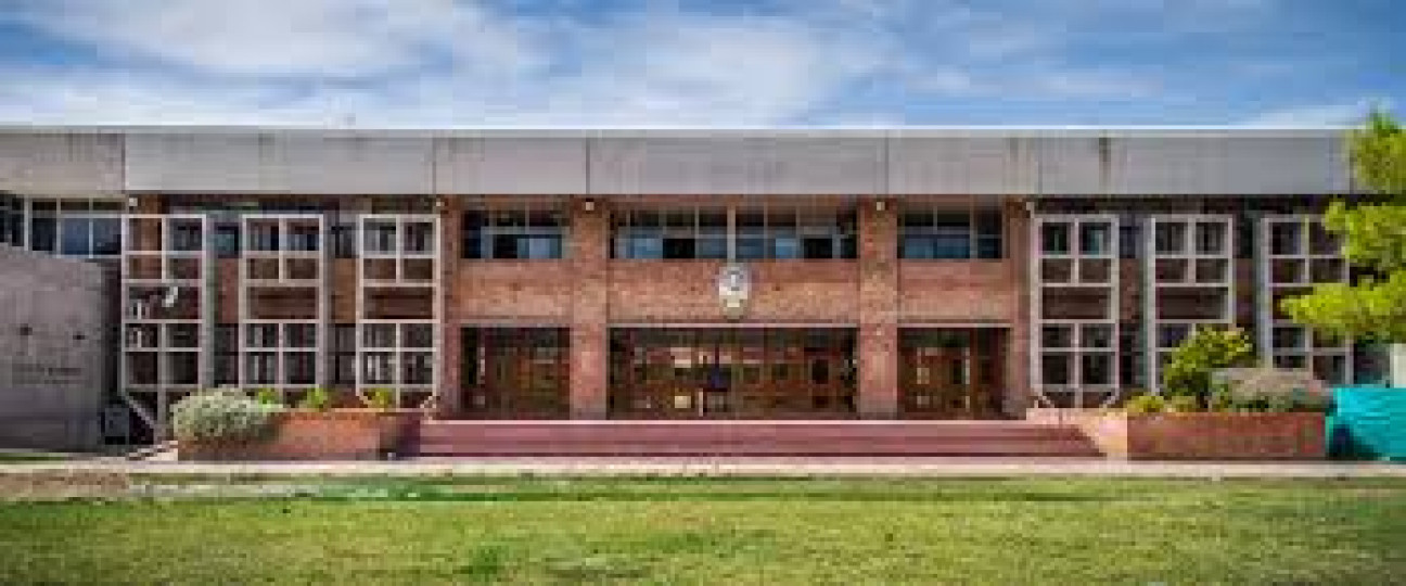 imagen Candidaturas al decanato de la Facultad de Derecho: Ismael Farrando y Roberto Domínguez