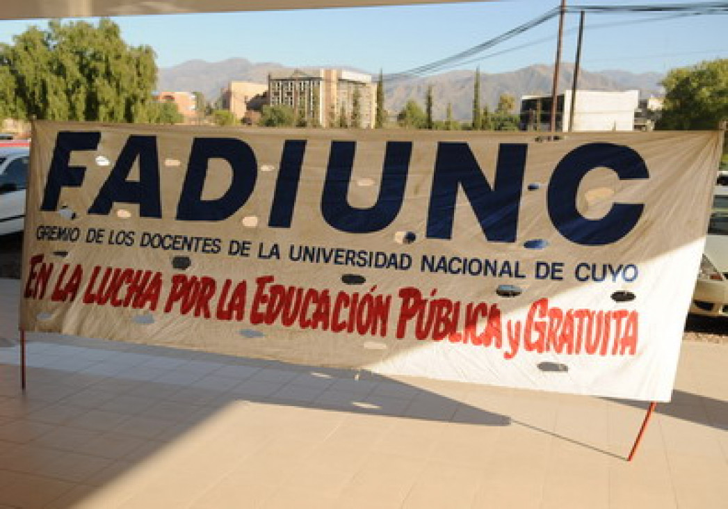 imagen Hoy paran los docentes agremiados a FADIUNC en la UNCuyo