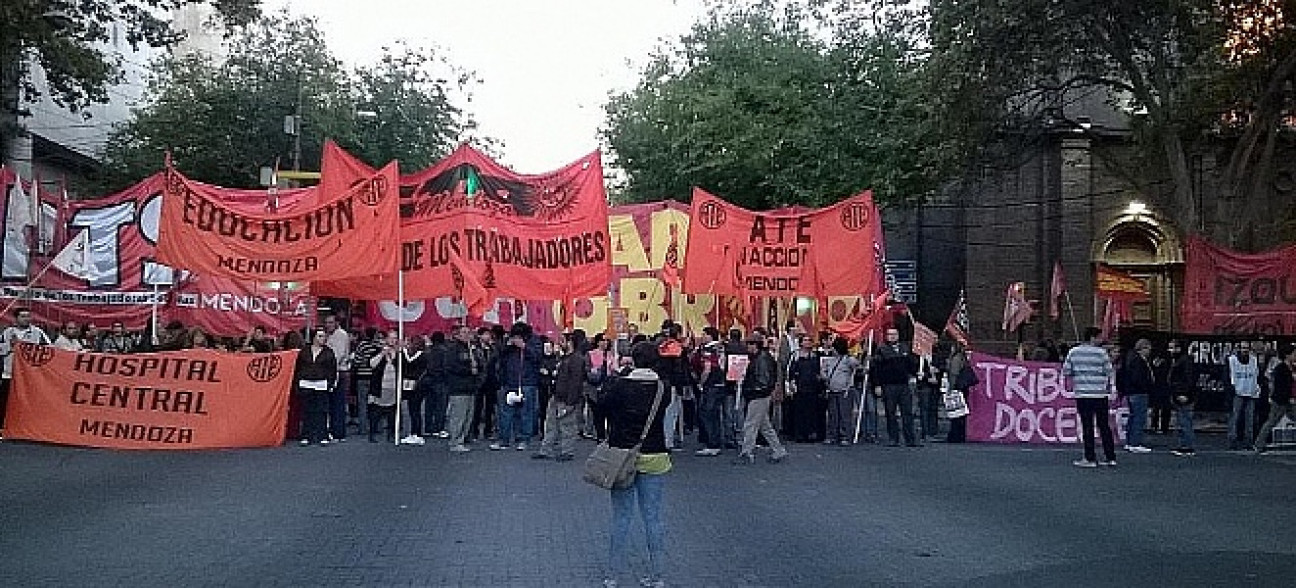 imagen Paro nacional en Mendoza: estatales y partidos de izquierda cortan calles céntricas