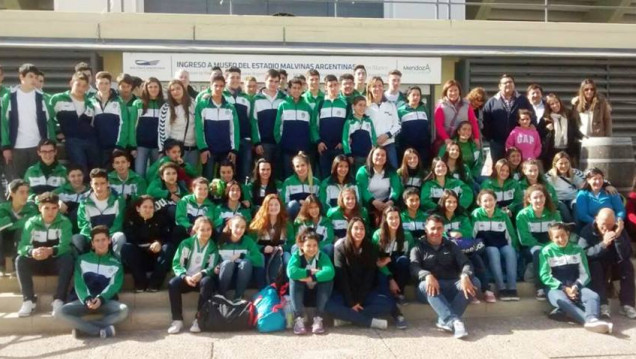 imagen Los equipos de handball de la UNCUYO compiten en un torneo en Brasil