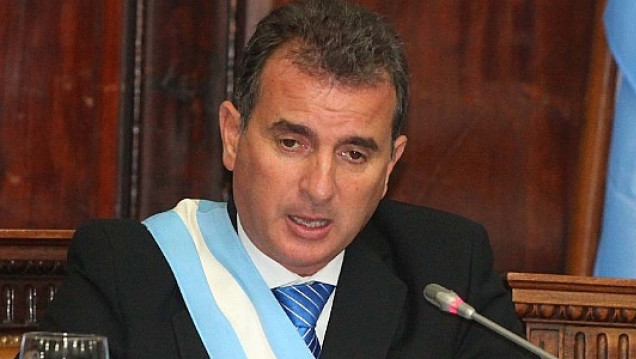 imagen Ética Médica:"El espíritu de la ley es mejorar desde el punto de vista científico como humano la relación médica - paciente", sostuvo Walter Valle