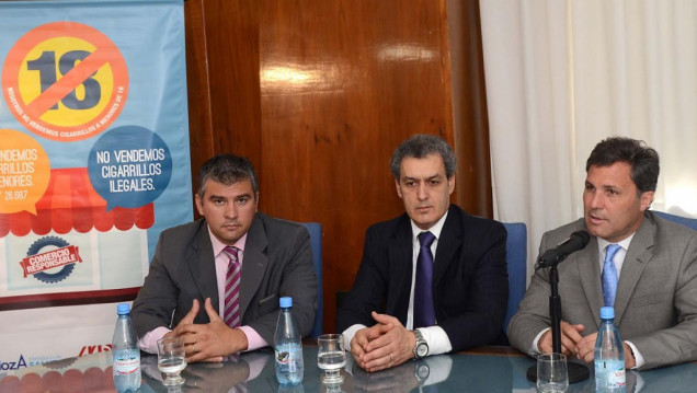 imagen "Los ministerios de salud tienen que estar lo más lejos posibles de las tabacaleras", subrayó el Dr. Alchapar