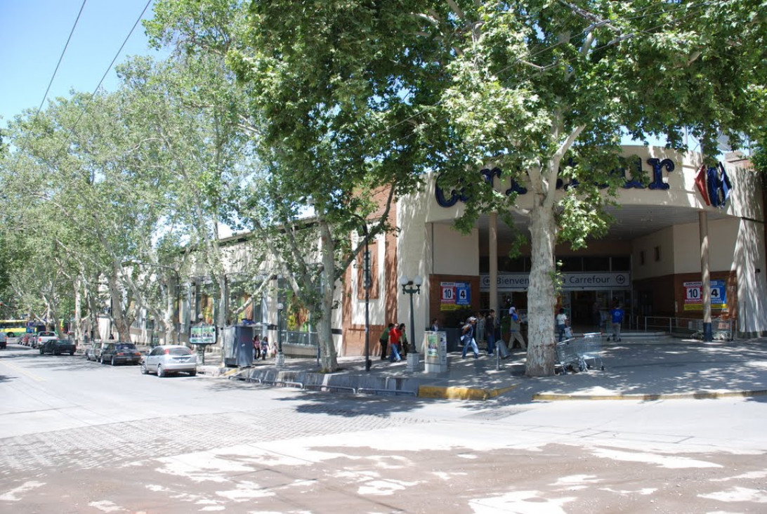 imagen La Federación Económica de Mendoza pide que se regule la instalación de supermercados y grandes superficies