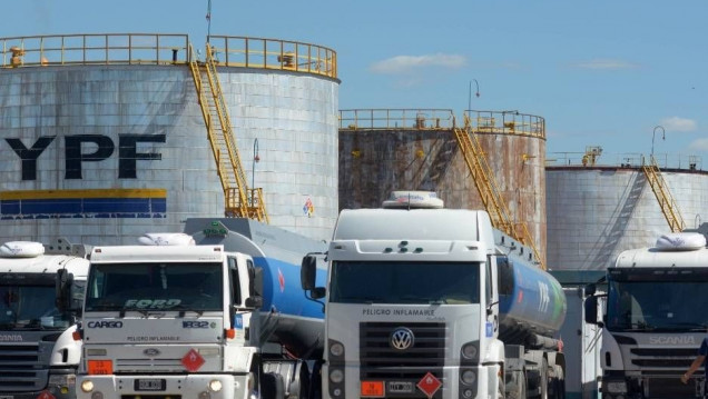 imagen Ex trabajadores de YPF realizan cortes en todo el país
