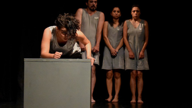 imagen Compañía La Monarca estrena "Los cuatro cubos" 