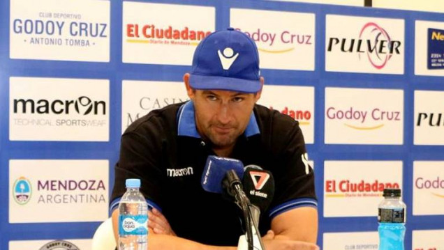 imagen Diego Dabove: "En lo único que nos enfocamos es en sacar el partido adelante con Banfield"