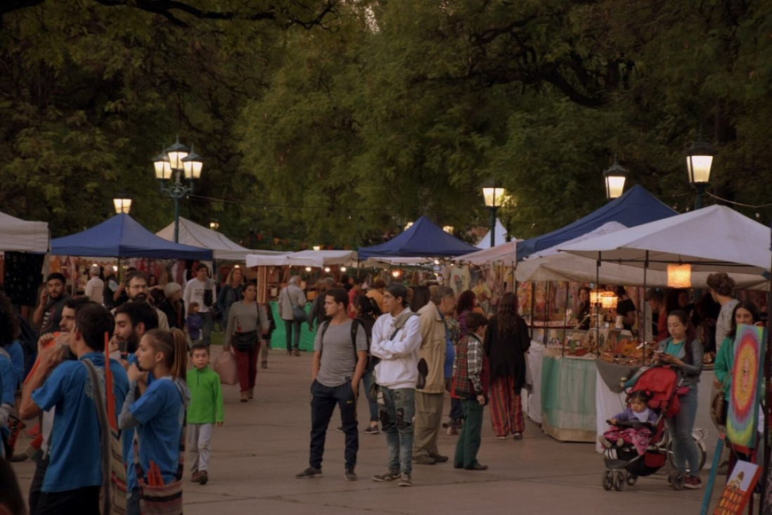 imagen La feria artesanal de Plaza Independencia celebra sus 40 años