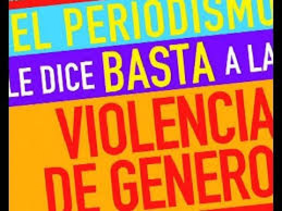 imagen Violencia. Obligan a empleadas a vestirse como "colegialas"