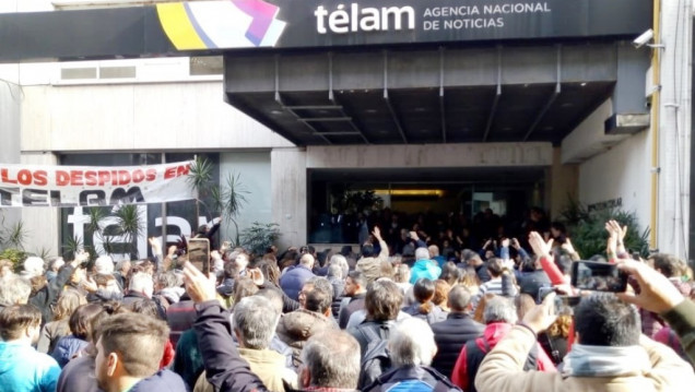 imagen Despidos en Télam: "Un día me dieron la bienvenida y al otro me echaron"