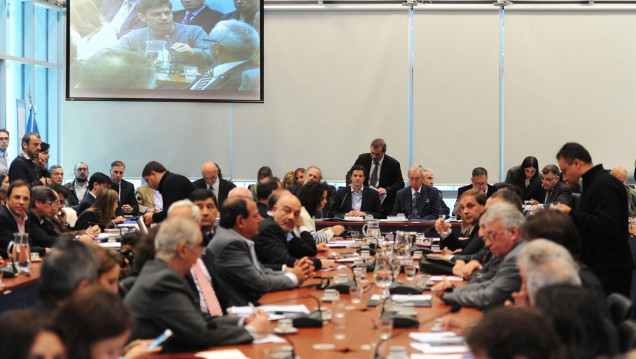 imagen Cousinet: Cambiemos tiene  "métodos extorsivos" para presentar leyes
