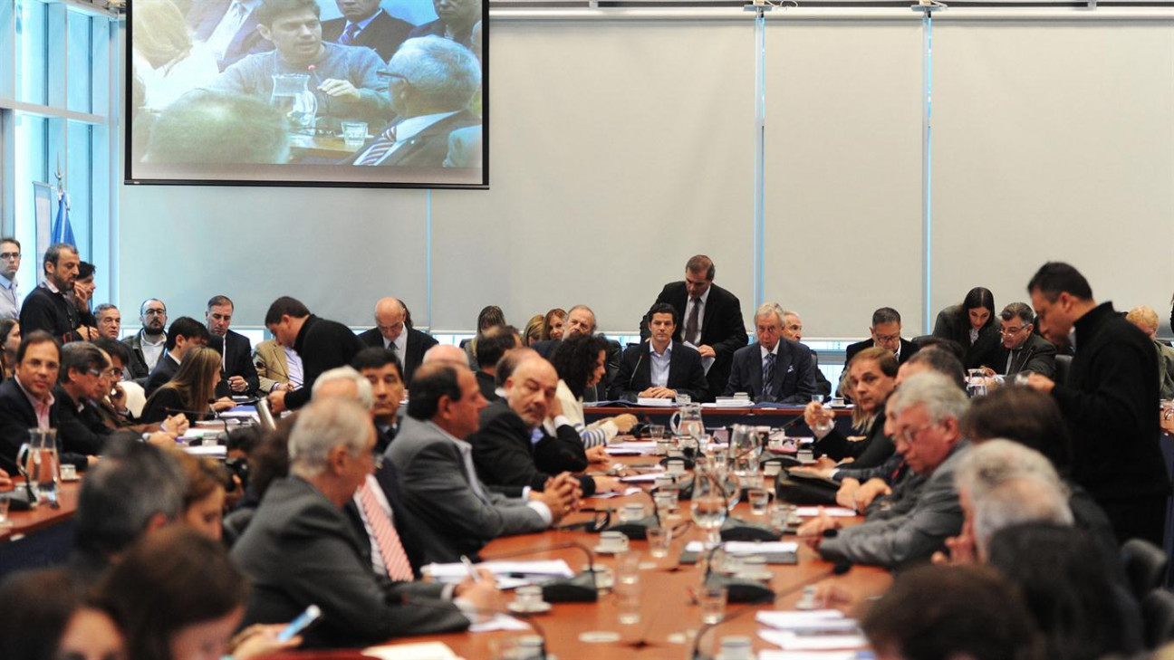 imagen Cousinet: Cambiemos tiene  "métodos extorsivos" para presentar leyes