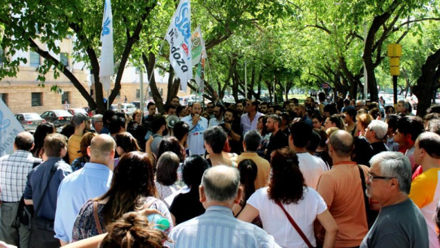 imagen Docentes sin trabajo, escuelas sin profesores, estudiantes sin educación