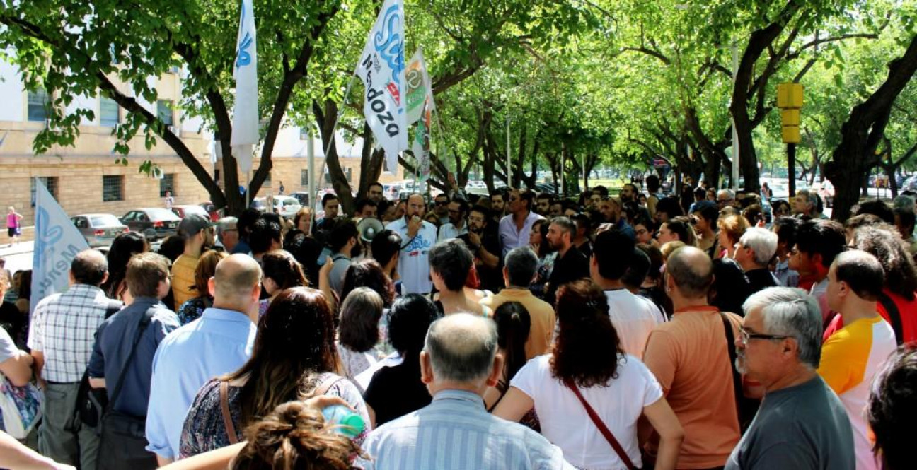 imagen Docentes sin trabajo, escuelas sin profesores, estudiantes sin educación