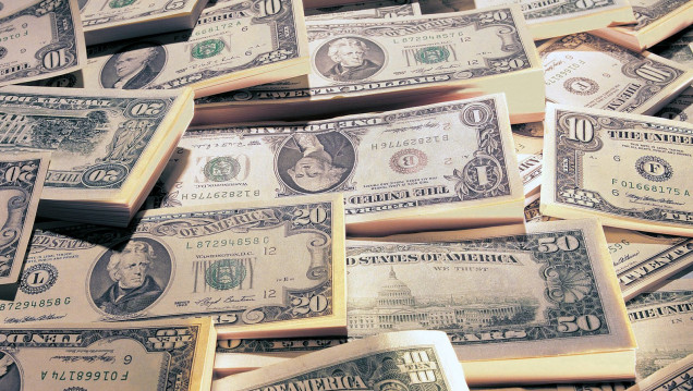 imagen ITAI HAGMAN: "LA DOLARIZACIÓN AFECTARÁ A QUIENES TENGAN SALARIOS FIJOS"