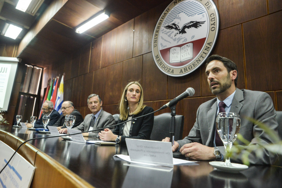 imagen Masiva cumbre de jóvenes investigadores en la UNCUYO