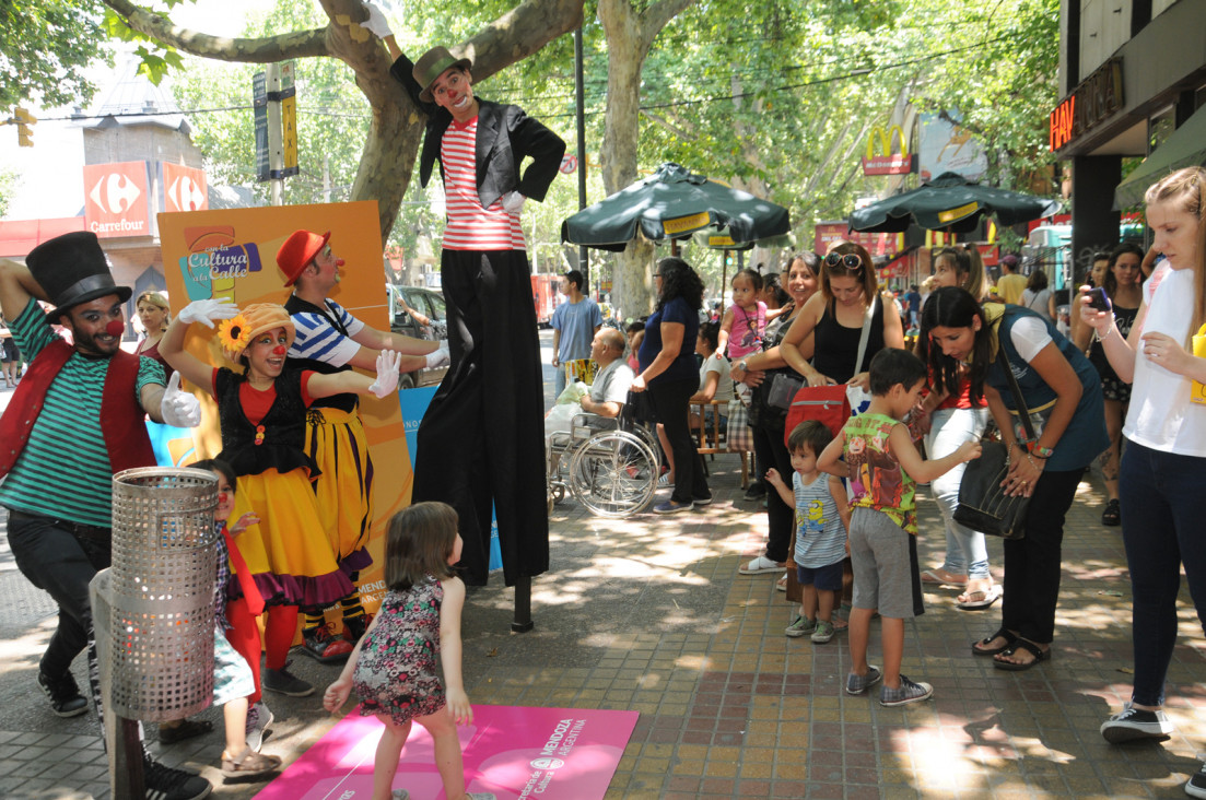 imagen Cantantes, bailarines y artistas callejeros invadirán las calles de la ciudad