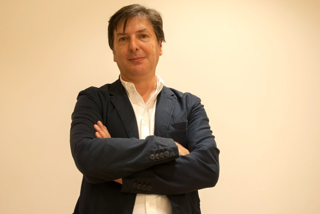 imagen Andrés Duprat, el arquitecto, curador de arte y guionista de cine que es jurado del GRABA
