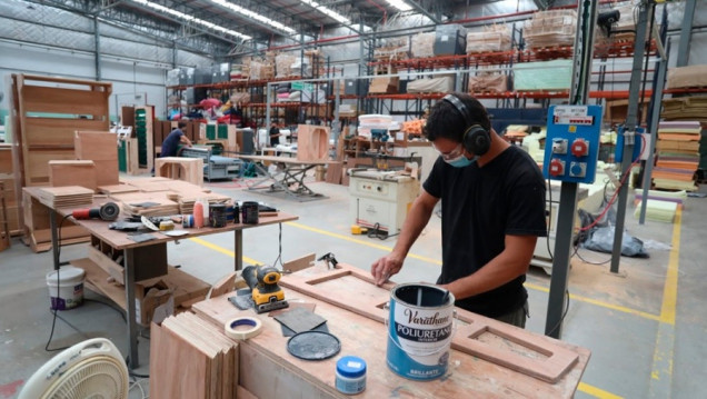 imagen Preocupación en las pymes locales por el DNU: "¿A quién le vamos a vender?"