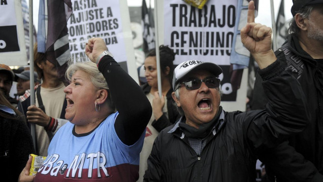 imagen Pettovello anunció la quita de planes sociales para quienes corten calles