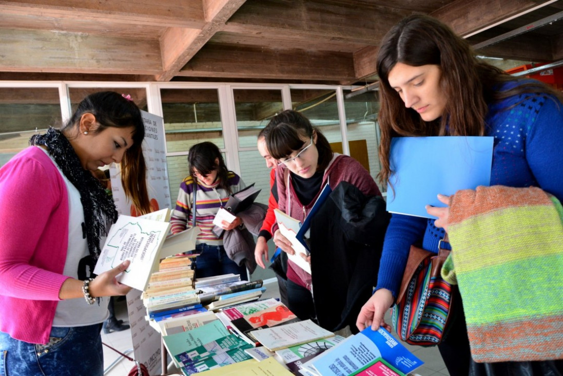 imagen Futuros egresados, el programa que ayuda a estudiantes a lograr el título