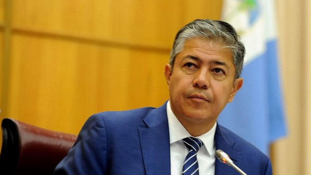 imagen Elecciones en Neuquén: "El triunfo de Rolando Figueroa es como el meme del hombre araña que se señala a sí mismo"