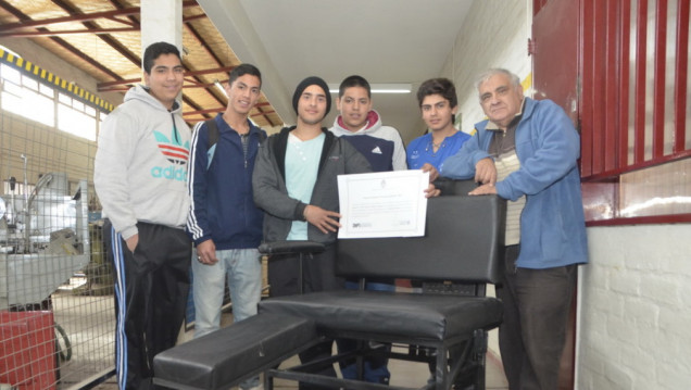 imagen Alumnos crearon una silla de ruedas para personas con obesidad
