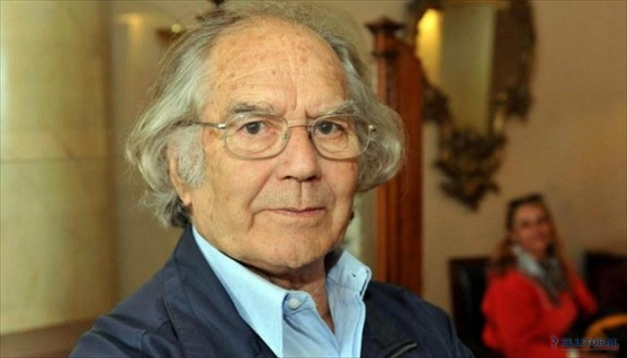 imagen Pérez Esquivel, crítico con Macri por la reconversión de las FF. AA.