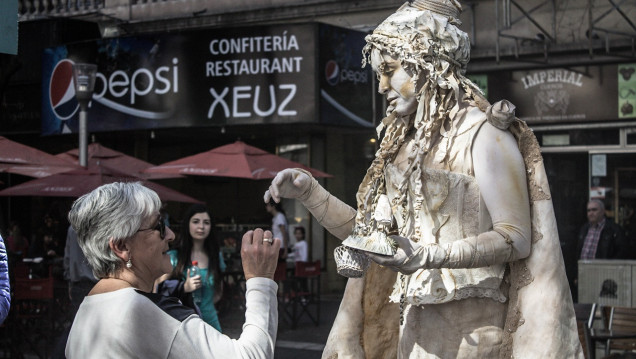 imagen Estatuas vivientes de distintos países se lucirán en Mendoza