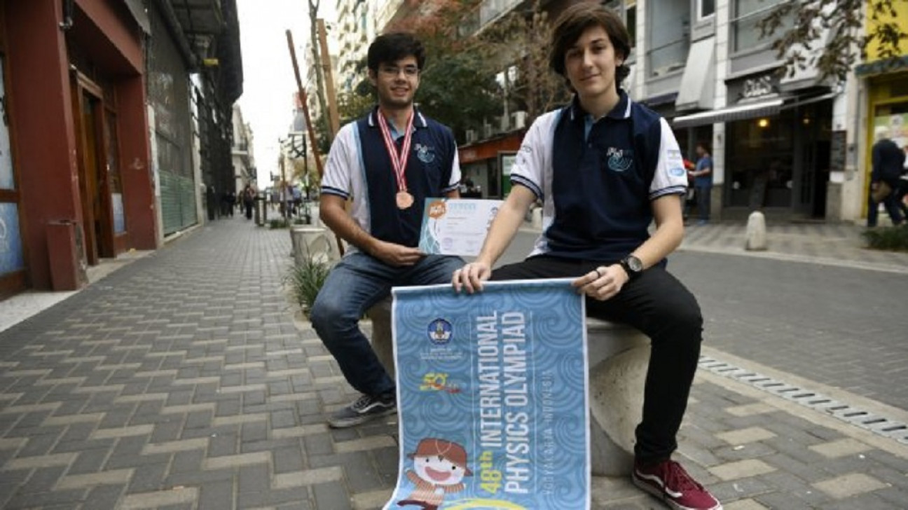 imagen Por un "olvido" de la Nación, cuatro estudiantes no asistirían a las Olimpíadas de Física