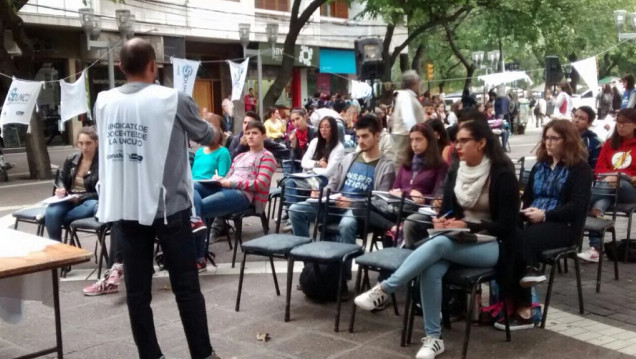 imagen Los docentes universitarios también adhieren al paro