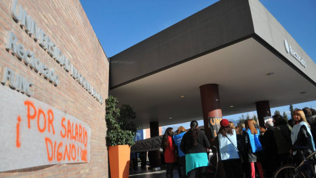 imagen Docentes universitarios adhieren al paro convocado por CTERA