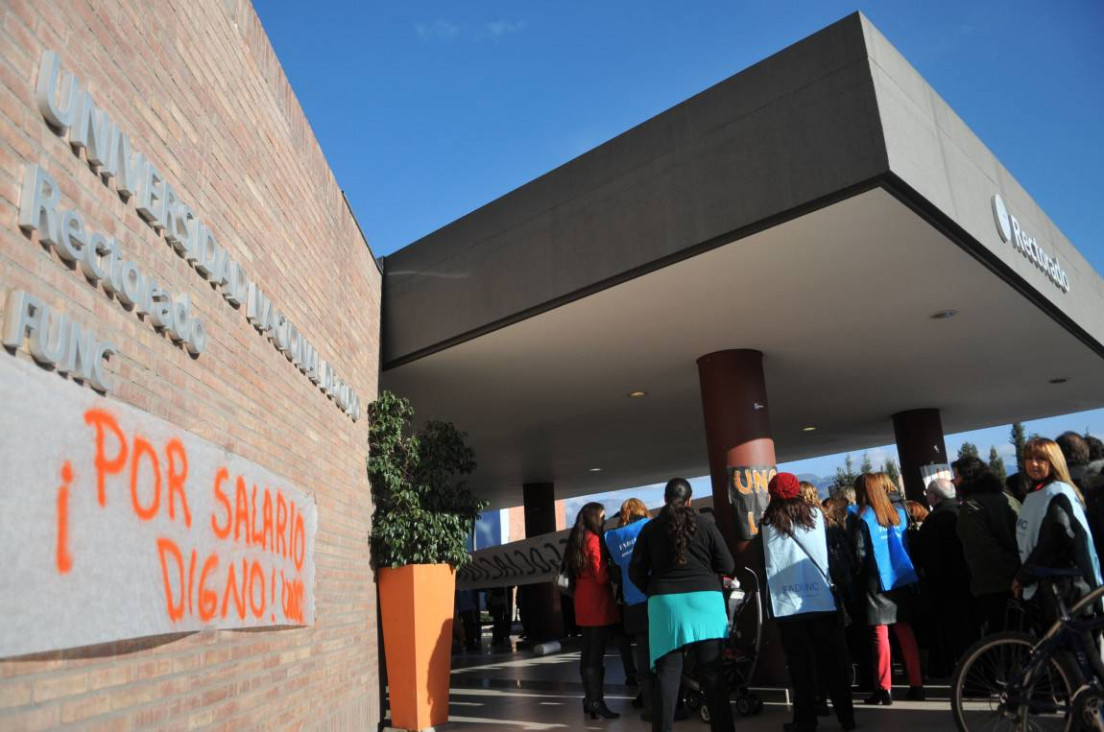 imagen Docentes universitarios adhieren al paro convocado por CTERA