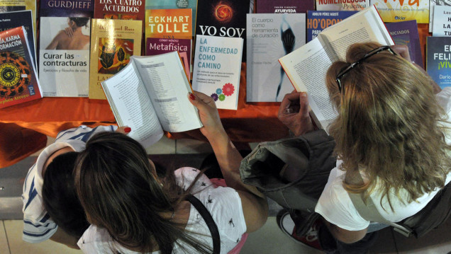 imagen Mariposa Posa presenta su novela en la Feria del Libro