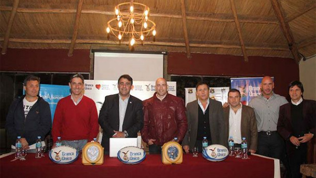 imagen Fernet Branca entregó desfibriladores a los clubes de Mendoza