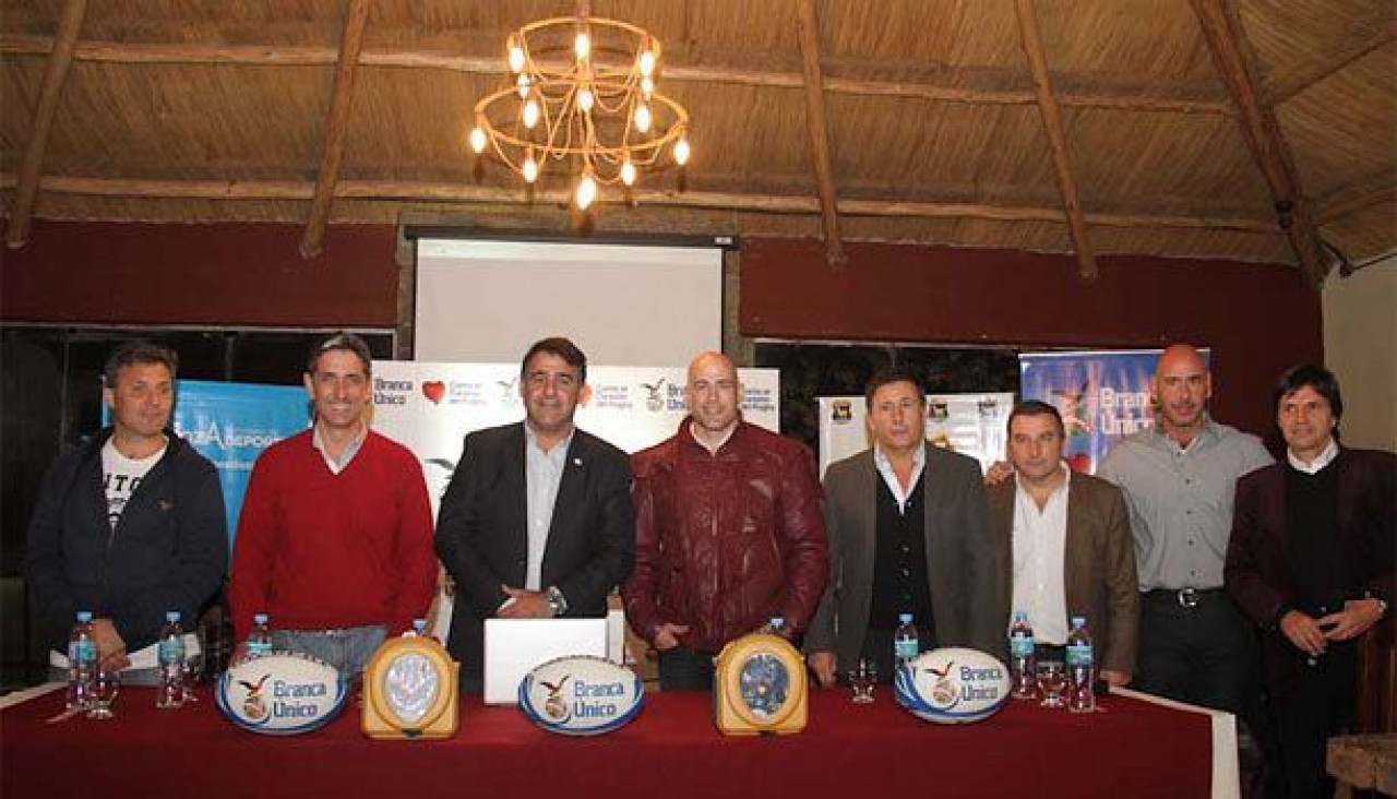imagen Fernet Branca entregó desfibriladores a los clubes de Mendoza