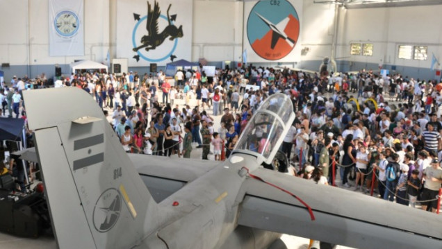 imagen Realizan el Mendoza Vuela, festival aéreo en Rivadavia